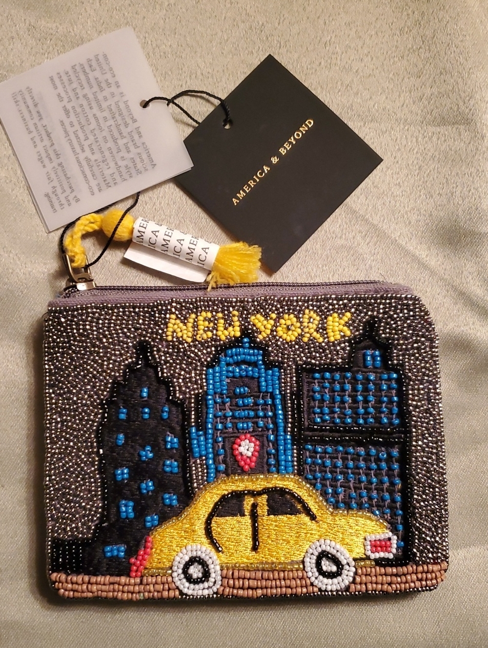 NWT America And  Beyond NYC SKYLINE Mini Zip Pouch Coin Purse